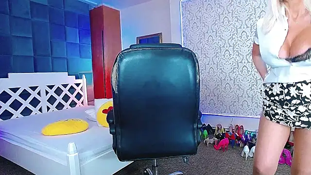 Chat +18 de MissKora ao vivo