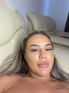 BarbieDoll13 élő XXX-chatje
