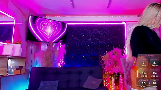 Queens_Wonders_Blonders Live XXX-Chat