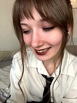 Strawberry_Senpai Chat XXX in diretta