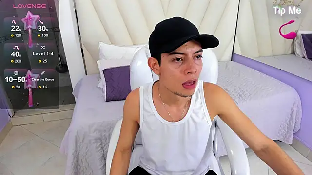Chat XXX en directo de Ethan12_