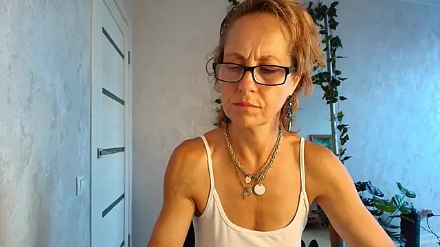 LioraWeiss' Live XXX Chat