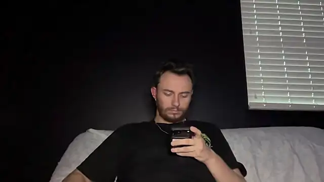 Chat XXX en directo de Mikecloudyhawk