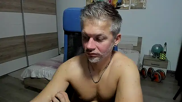 Онлайн чат XXX RobbyShawz