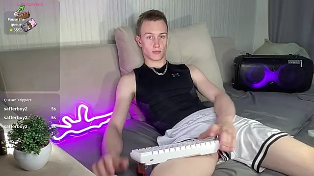 Czat XXX na żywo – Travis_Gracile