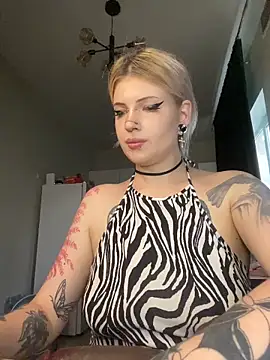 Chat +18 de DriveThruCiri ao vivo