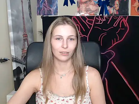 StrangerGi live XXX chat