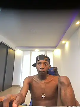 milo018's Live XXX Chat