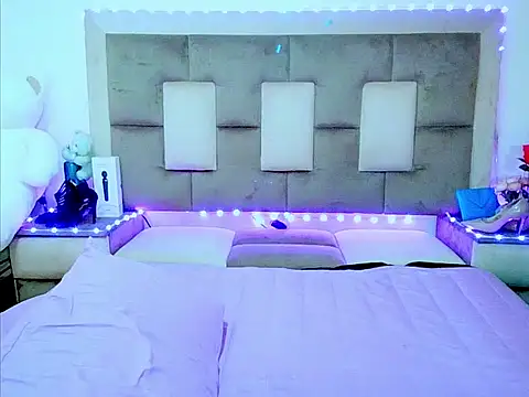 indiantopaz694u Adlı Modelin Canlı XXX Sohbeti