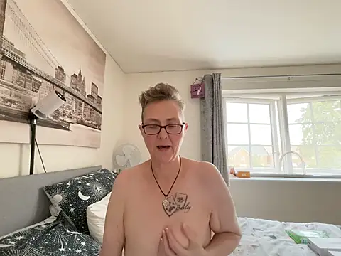 Živý XXX chat Curvy-Jinx