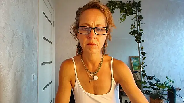 LioraWeiss élő XXX-chatje