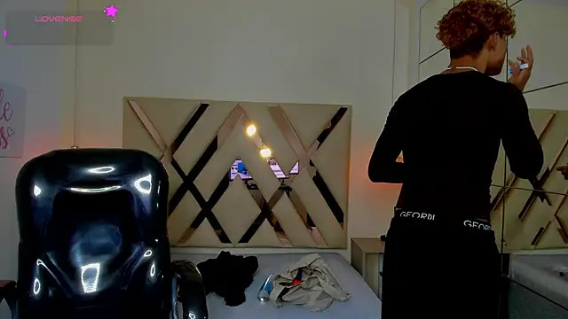 Chat XXX en directo de Anyelo_Twink