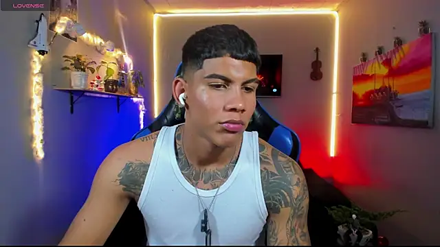 Damian_latinxxx Adlı Modelin Canlı XXX Sohbeti