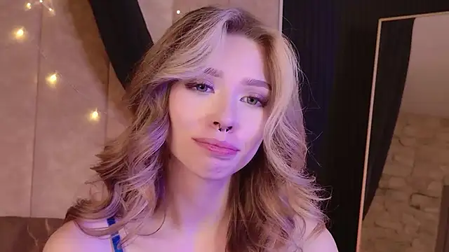 Sierra_Fane élő XXX-chatje
