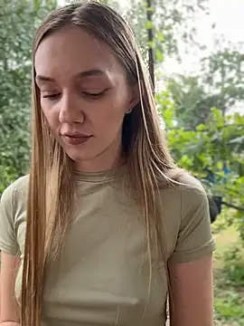 MilaMoone Adlı Modelin Canlı XXX Sohbeti