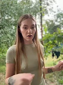 MilaMoone Adlı Modelin Canlı XXX Sohbeti