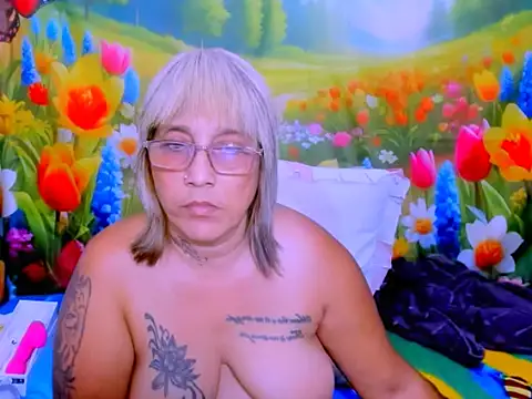 indianroxy's Live XXX Chat