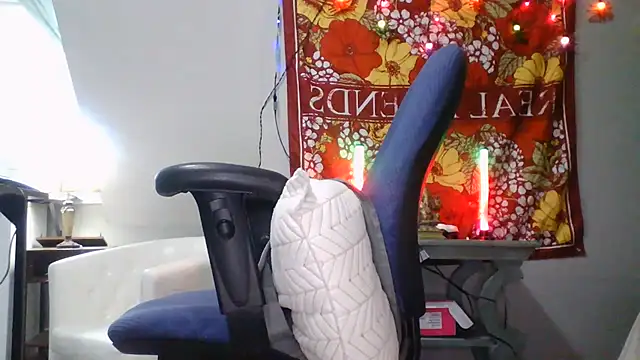 Онлайн чат XXX Explosive_andyy