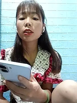 AmyLinee01 即時 XXX 聊天