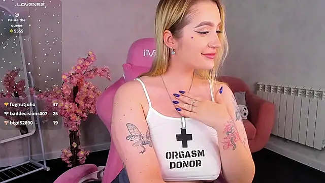 Chatroom XXX en direct de Viickie_Nelsson