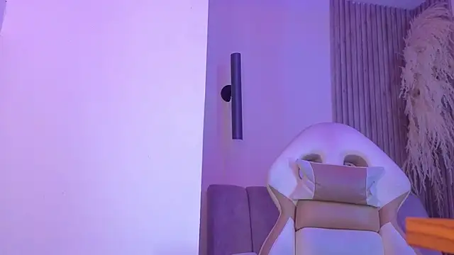 miiaboss_'s Live XXX Chat