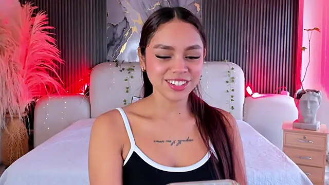 CarolineFyre Chat XXX in diretta