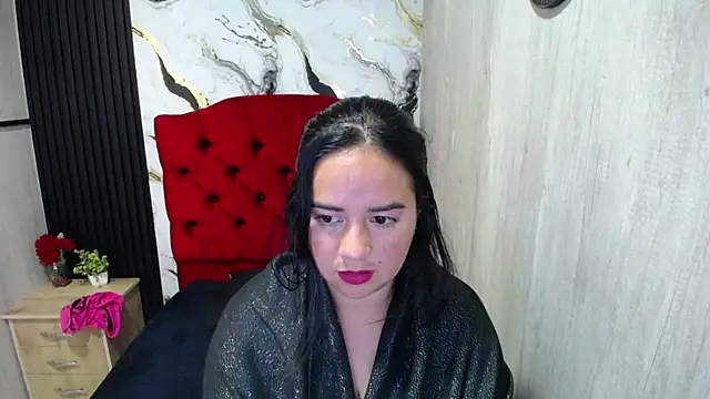 צ'אט XXX בשידור חי של thaly_star
