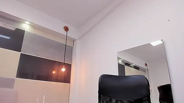 Zara_Jackson Adlı Modelin Canlı XXX Sohbeti