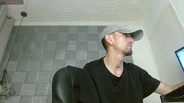 MykeCastle Chat XXX live