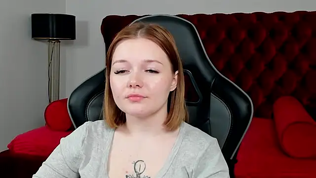 Chat +18 de ElinaVale ao vivo