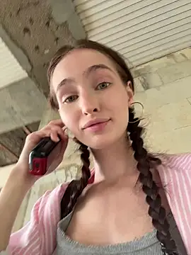 -missbehaving-'s Live XXX Chat