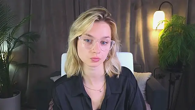 NoraMoreau XXX чат на живо