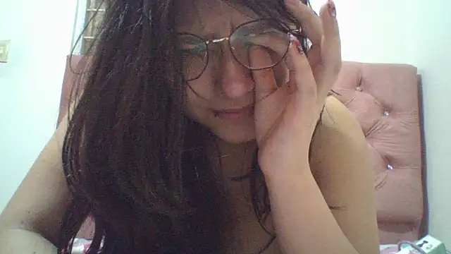 Thania-n Live XXX chat
