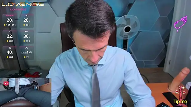 SteveTiger élő XXX-chatje