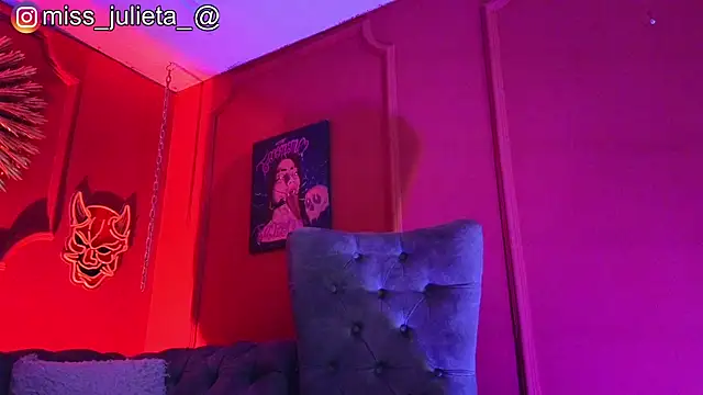 Онлайн чат XXX Julieta_Russell