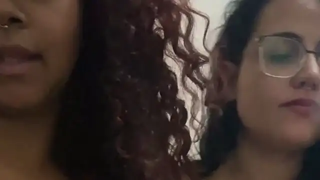 Show modela MENINAS_70 na web-kameri