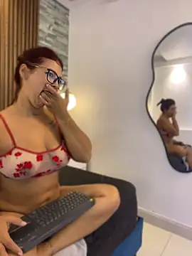 Mia_milf_x Adlı Modelin Canlı XXX Sohbeti