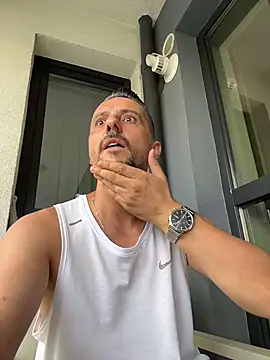 InsaneMattt live XXX chat