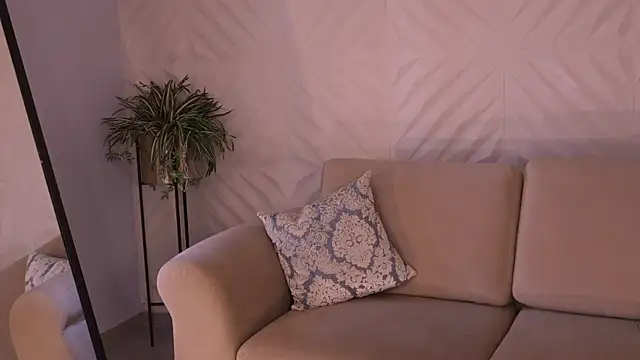 AbellaCroft Adlı Modelin Canlı XXX Sohbeti