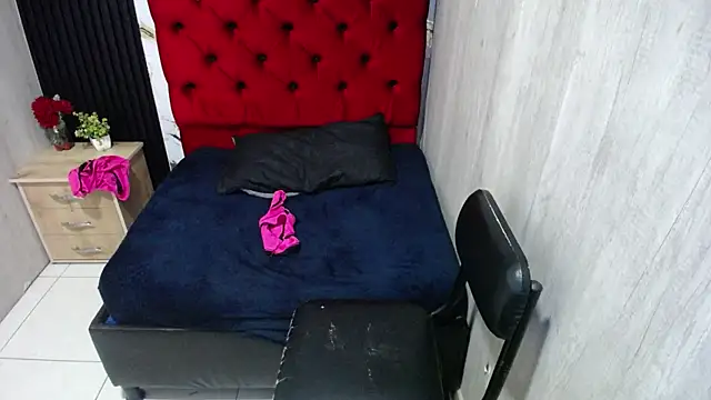 צ'אט XXX בשידור חי של thaly_star