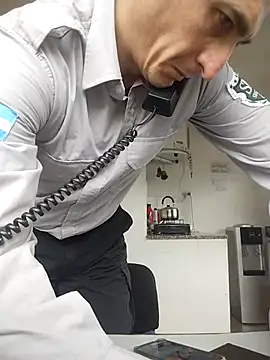Alejandro83bsf 现场XXX聊天
