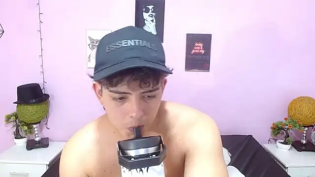 zayne_lyon élő XXX-chatje