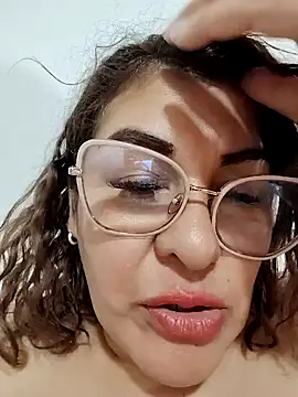 AlexxiaaMat 现场XXX聊天