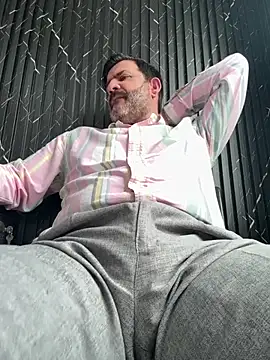 دردشة Hairy_Dad86 الجنسية المباشرة