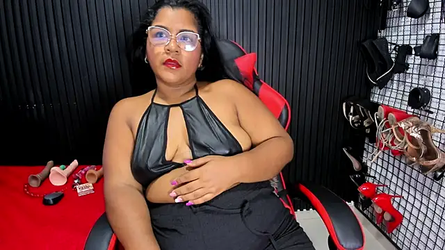دردشة Mommy_Big_Ass الجنسية المباشرة