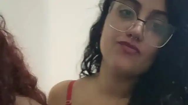 meninas_60 在線直播表演