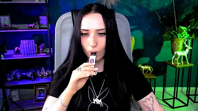 MonicaLowes' Live XXX Chat