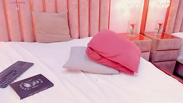 Zoe_Monrow's Live XXX Chat