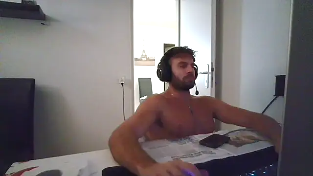 alpha-hunk live XXX chat