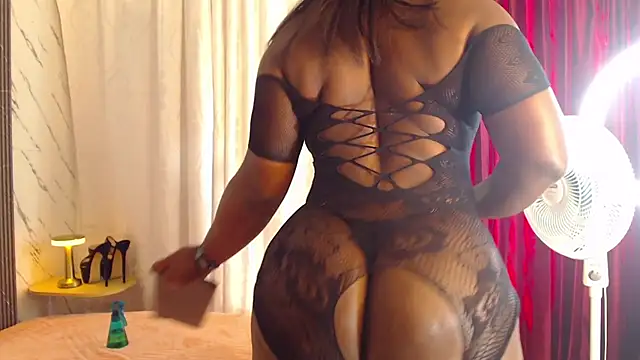 Chatroom XXX en direct de NahomyAndrews